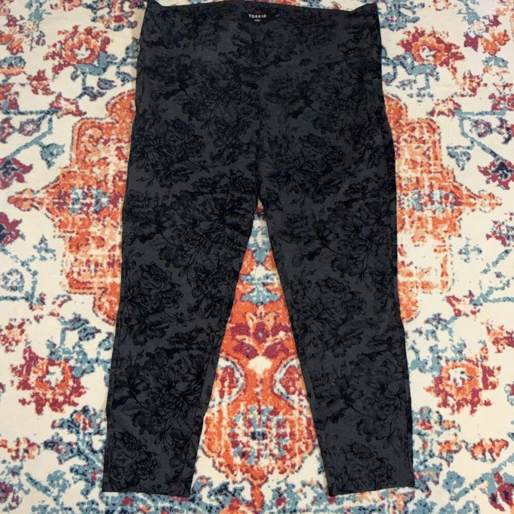 TORRID velvet Flower Pixi Legging Size 2R